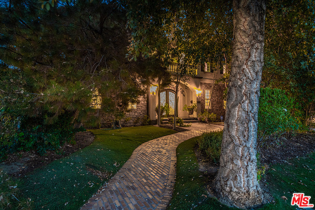 Photo of 6002 Allott Ave, VALLEY GLEN, CA 91401