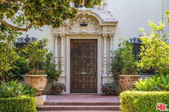 Photo of 114 Fremont Pl, Los Angeles, CA 90005