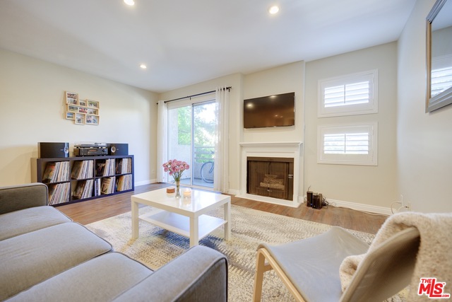 Photo of 11230 Peach Grove St #206, North Hollywood, CA 91601