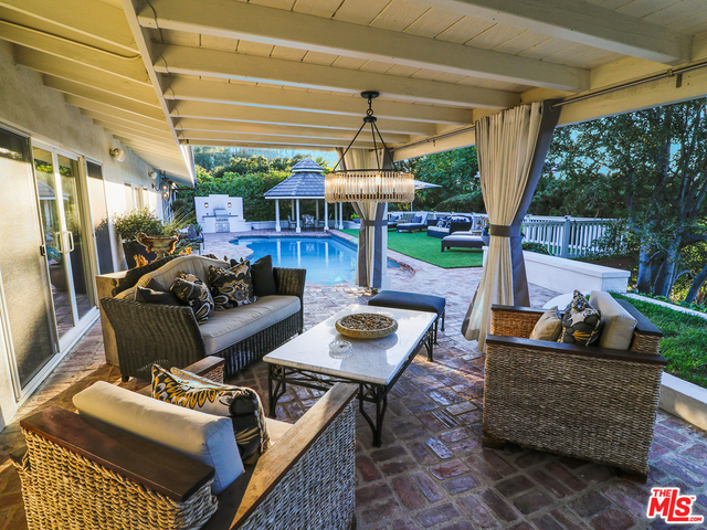 Photo of 11445 Dona Lola Dr, Studio City, CA 91604