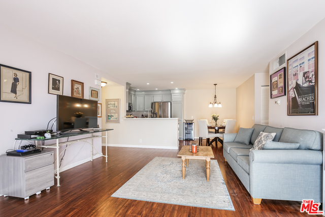 Photo of 17800 Burbank Blvd #206, Encino, CA 91316