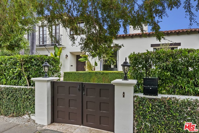 Photo of 801 S Muirfield Rd, Los Angeles, CA 90005