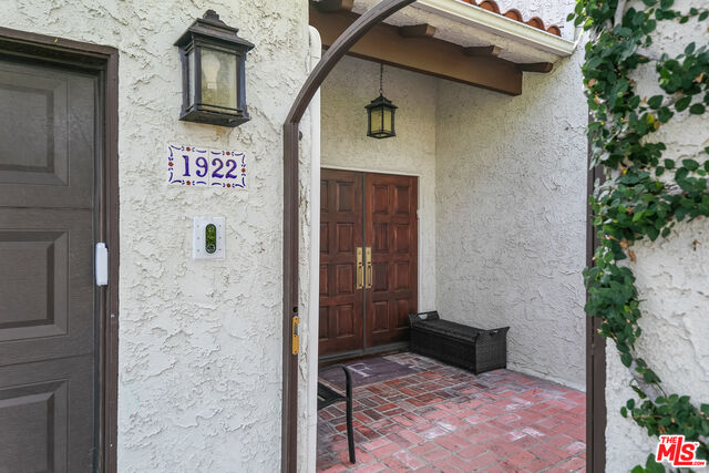 listing main picture