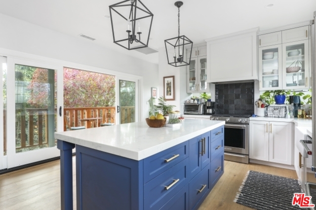 Photo of 1415 Edgecliffe Dr, Los Angeles, CA 90026