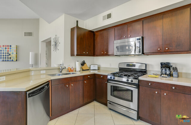 Image 13 for 900 Palm Canyon Dr #202