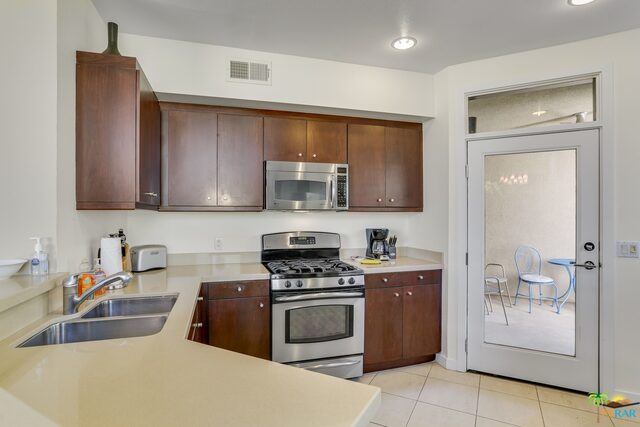 Image 12 for 900 Palm Canyon Dr #202