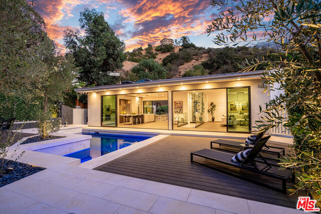 Photo of 8145 Willow Glen Rd, LOS ANGELES, CA 90046