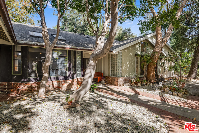 Photo of 17305 Kinzie St, Northridge, CA 91325