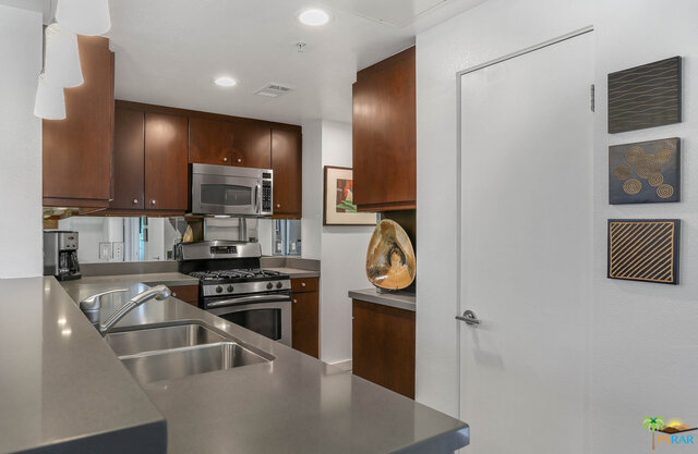 Image 11 for 970 Palm Canyon Dr #204