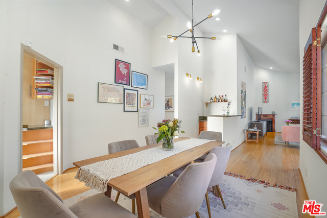 Photo of 11155 Sunshine Ter #101, Studio City, CA 91604