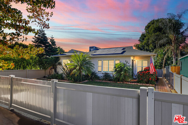 Photo of 6541 Hayvenhurst Ave, LAKE BALBOA, CA 91406