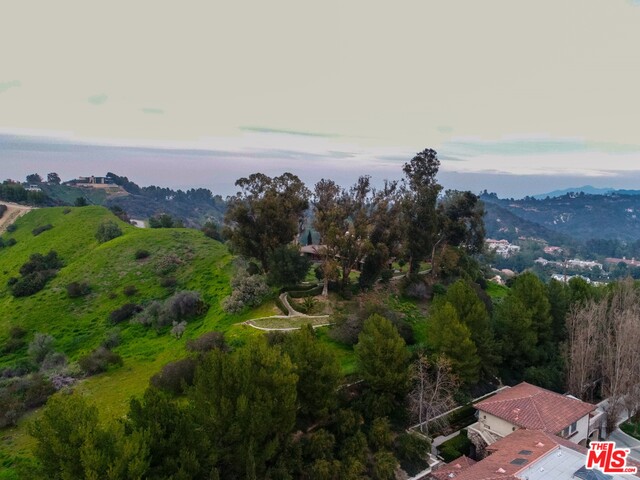 listing main picture