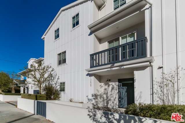 Photo of 10605 Hortense St, TOLUCA LAKE, CA 91602