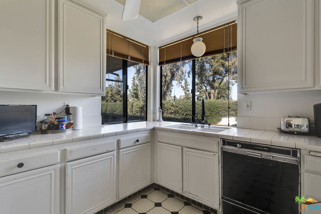 Image 18 for 2498 E Oakcrest Dr