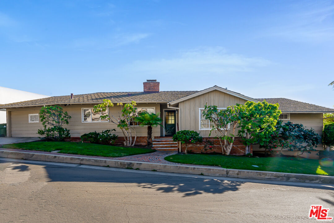 Photo of 17766 Tramonto Dr, Pacific Palisades, CA 90272