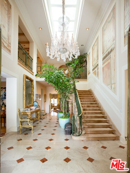 Photo of 812 N Bedford Dr, Beverly Hills, CA 90210