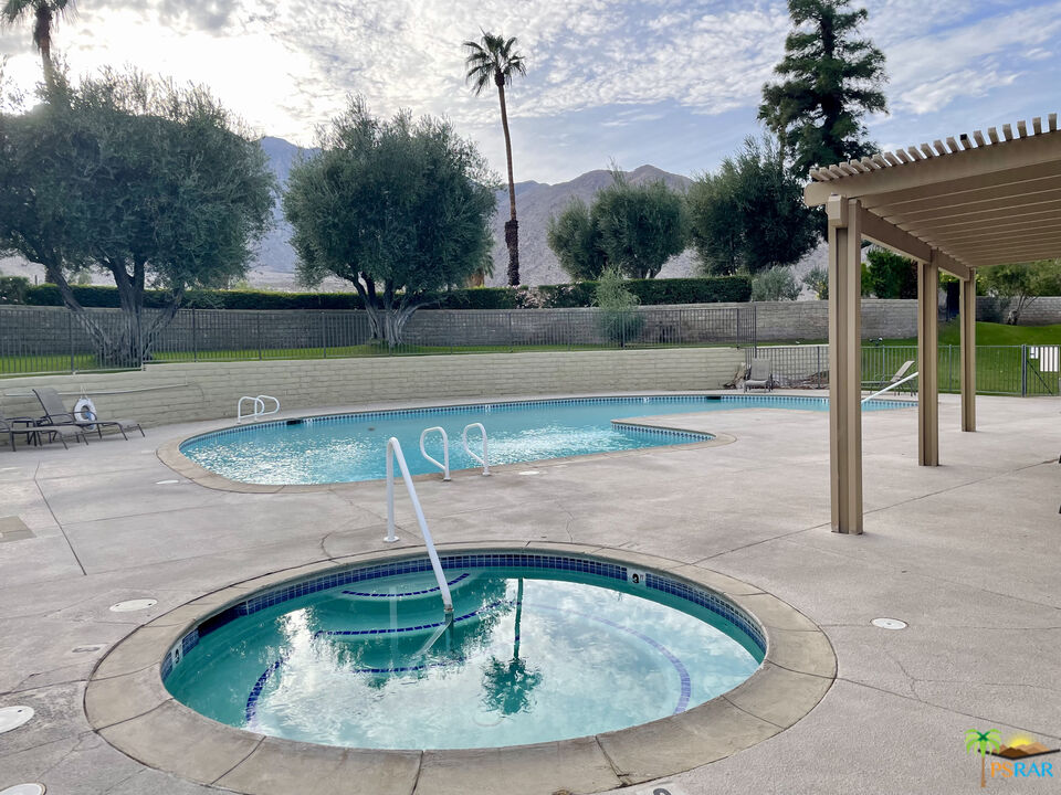 Image 15 for 2825 Los Felices Rd #207