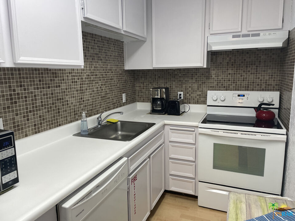 Image 2 for 2825 Los Felices Rd #207