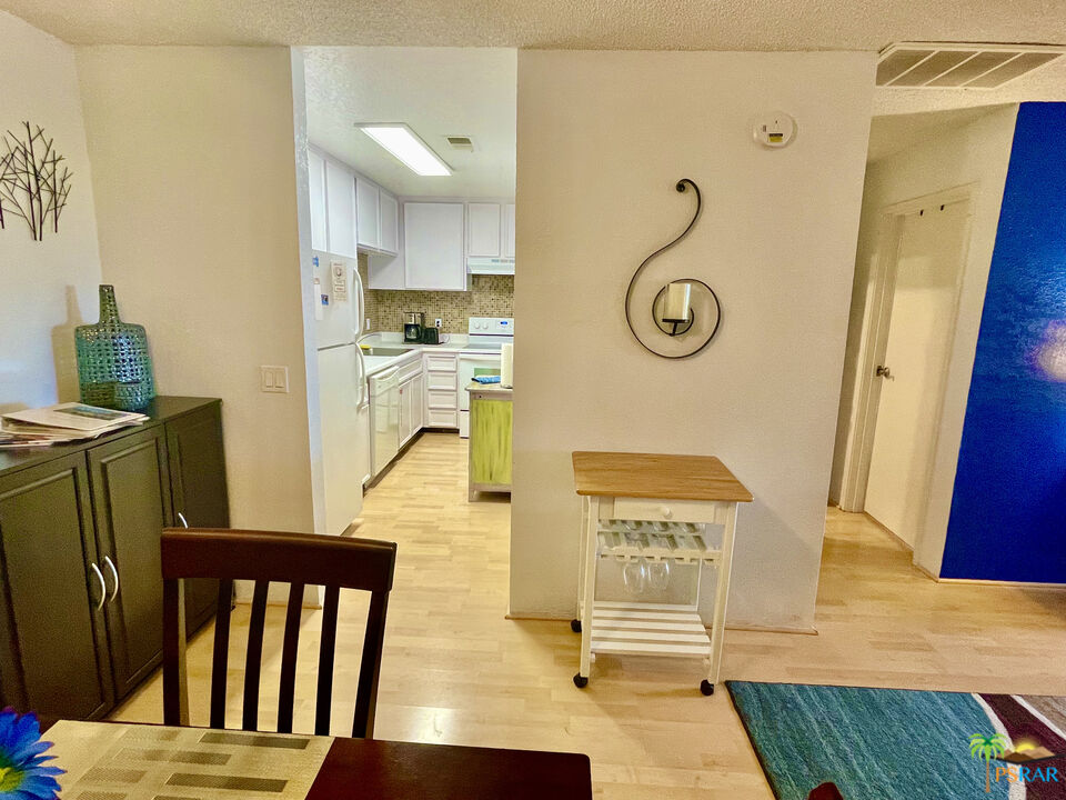 Image 10 for 2825 Los Felices Rd #207