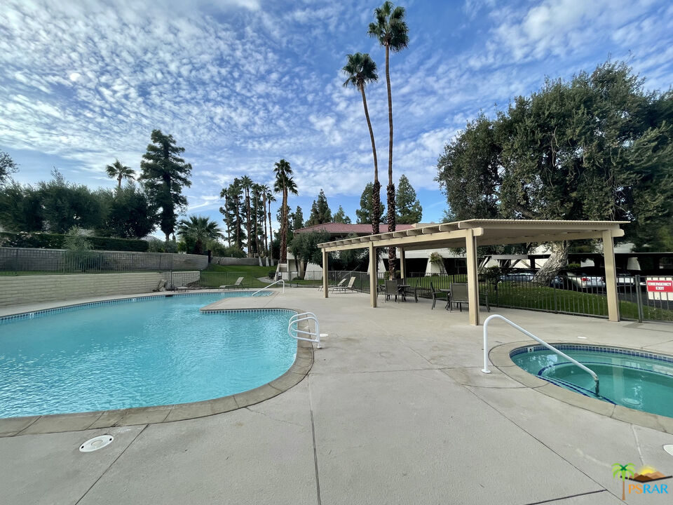 Image 14 for 2825 Los Felices Rd #207