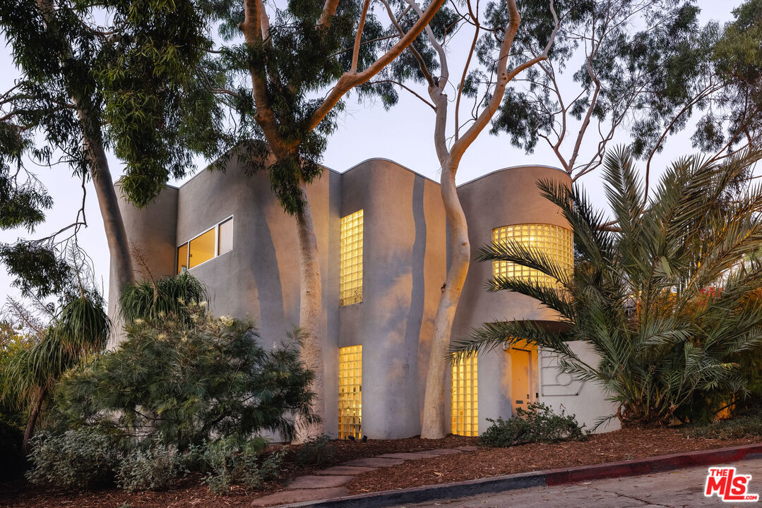 Photo of 3507 Fernwood Ave, Los Angeles, CA 90039