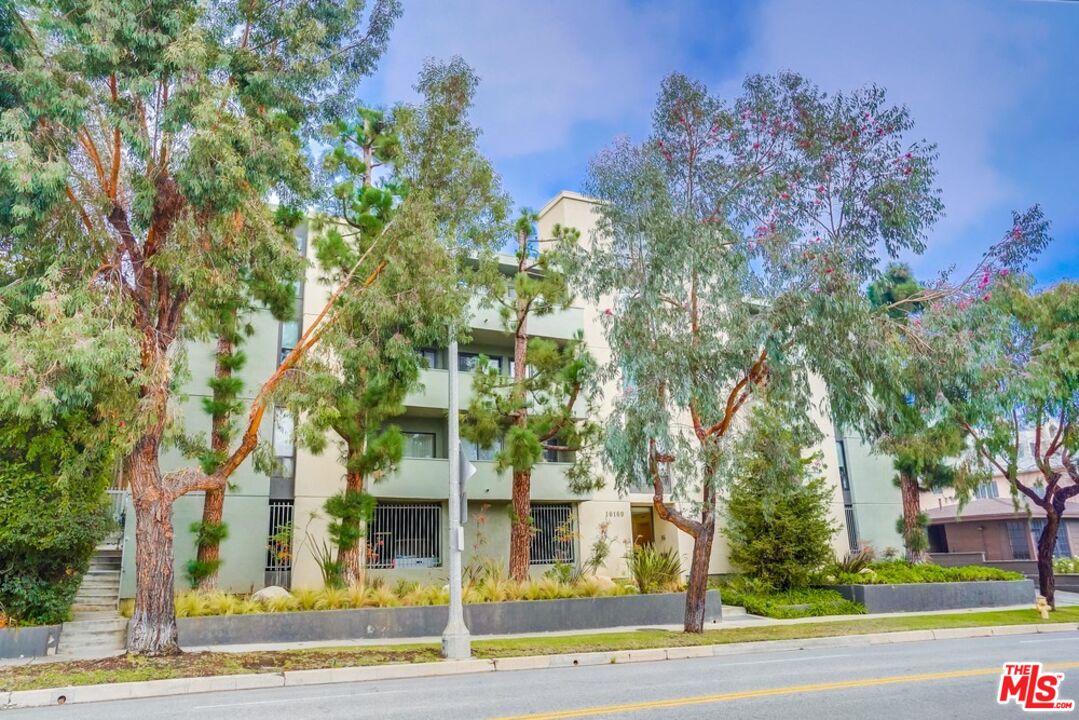 Photo of 16169 W SUNSET BLVD #101, PACIFIC PALISADES, CA 90272