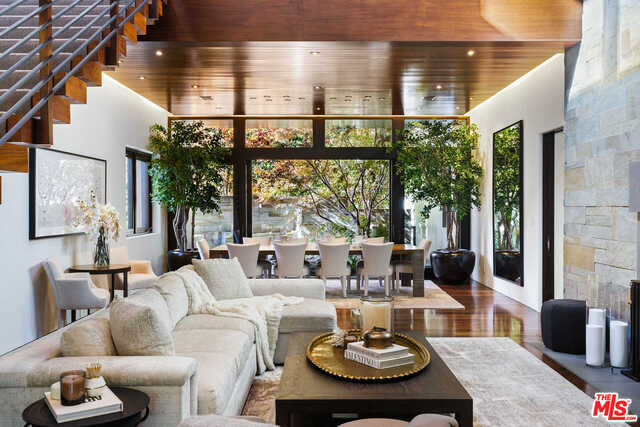 Photo of 1401 San Remo Dr, Pacific Palisades, CA 90272