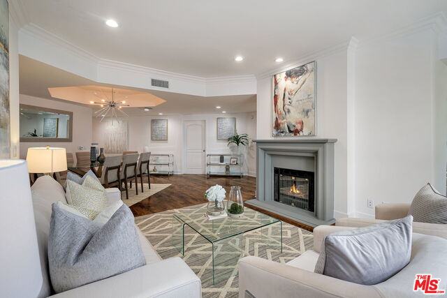 listing main picture
