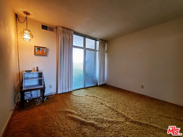 Image 18 for 115 E Twin Palms Dr