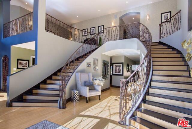 Photo of 14257 CHANDLER, SHERMAN OAKS, CA 91401