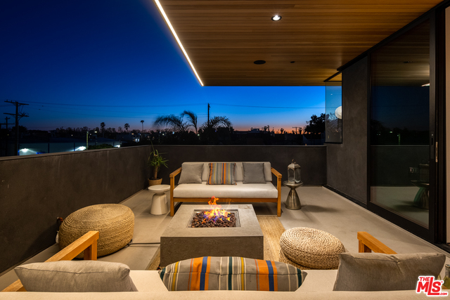 Photo of 303 Windward Ave, Venice, CA 90291