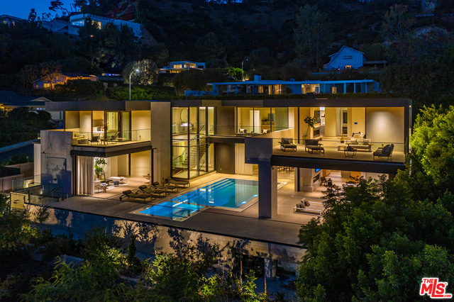 Photo of 9255 Swallow Dr, Los Angeles, CA 90069