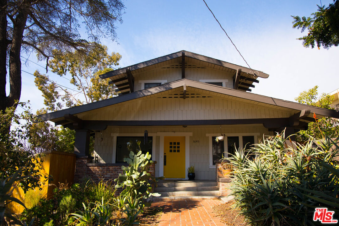Photo of 1645 GOLDEN GATE AVE, LOS ANGELES, CA 90026