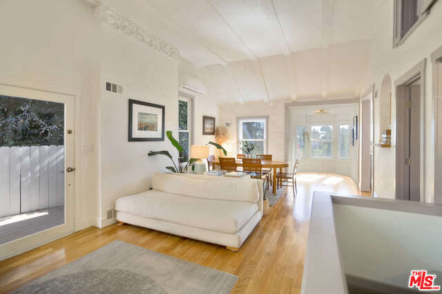 Photo of 5970 Graciosa Dr, Hollywood, CA 90068