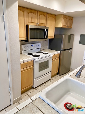 Image 8 for 72745 Willow St #2