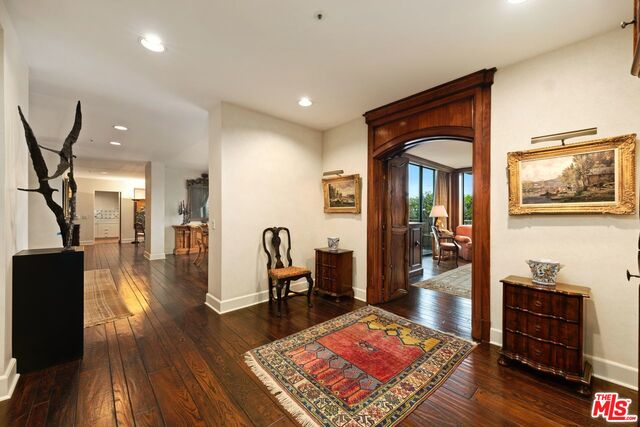 listing main picture