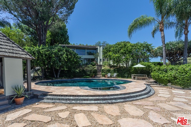 Photo of 11555 LAURELCREST DR, STUDIO CITY, CA 91604