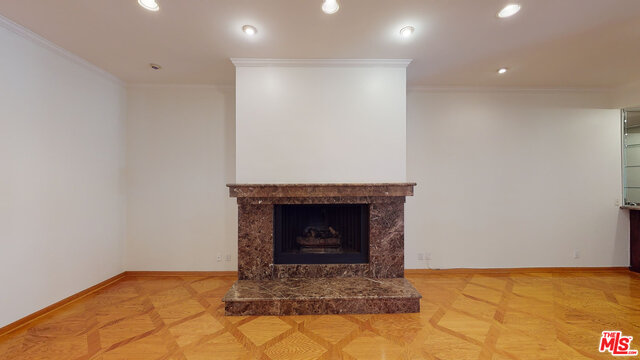 listing main picture