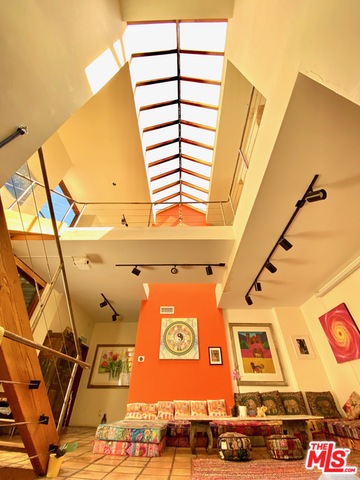 listing main picture