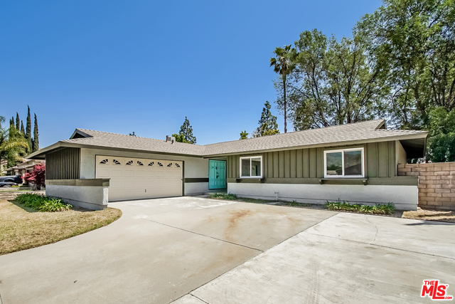 6464 Dowel Dr Simi Valley, California This Simi Valley one-story cul-de-sac home offers quartz countertops, and a two-car garage. This home has been virtually staged to illustrate its potential.