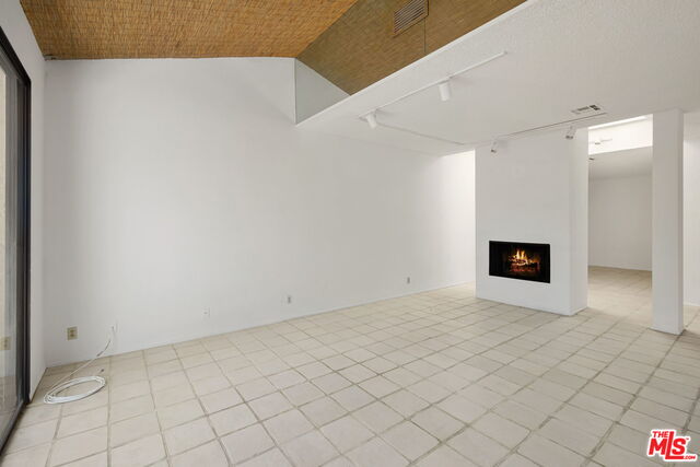 Image 12 for 1467 E Amado Rd