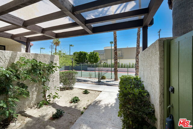 Image 5 for 1467 E Amado Rd