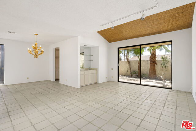 Image 8 for 1467 E Amado Rd