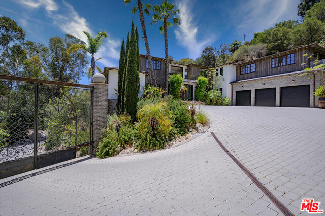 Photo of 1105 Rivas Canyon Rd, Pacific Palisades, CA 90272