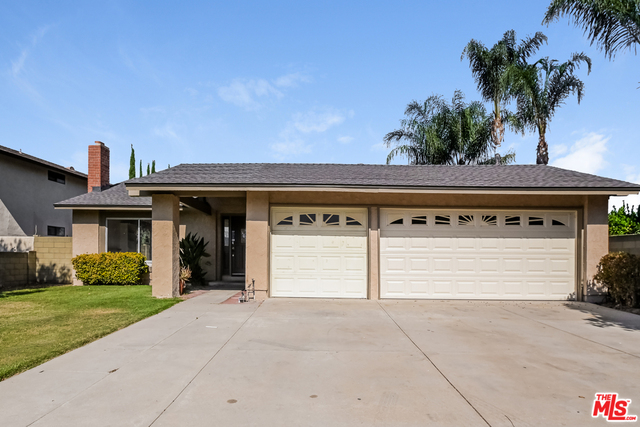 939 Erringer Rd Simi Valley, California This Simi Valley one-story home offers a patio, granite countertops, and a three-car garage. This home has been virtually staged to illustrate its potential.
