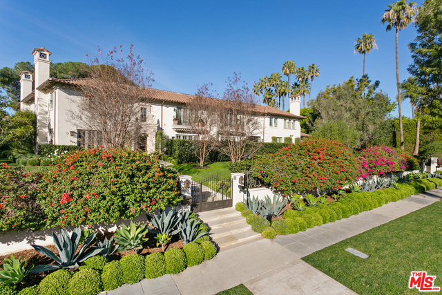 Photo of 355 S Muirfield Rd, Los Angeles, CA 90020