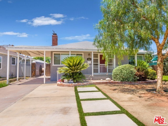 Photo of 1923 N Fairview St, Burbank, CA 91505