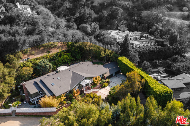 Photo of 3621 Shady Oak Rd, Studio City, CA 91604