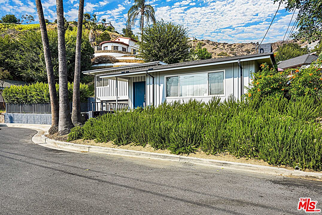 Photo of 508 Via Providencia, Burbank, CA 91501