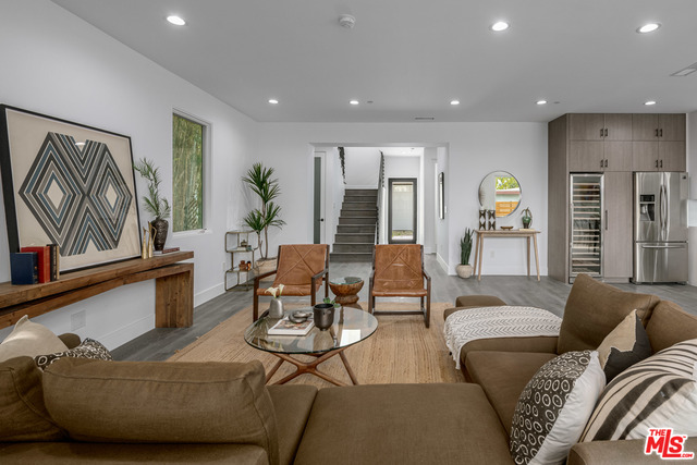 Photo of 542 N COMMONWEALTH AVE, LOS ANGELES, CA 90004
